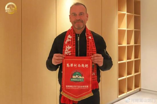 此时此刻，包括他儿子宋荣誉在内的十几名宋氏集团股东、董事，都已经提前抵达，一个个正襟危坐。